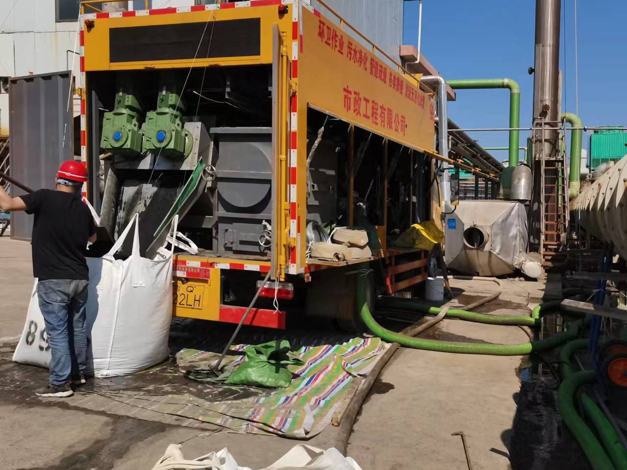 东平淤泥压干处理