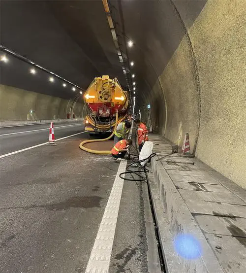 东平隧道排水渠清淤